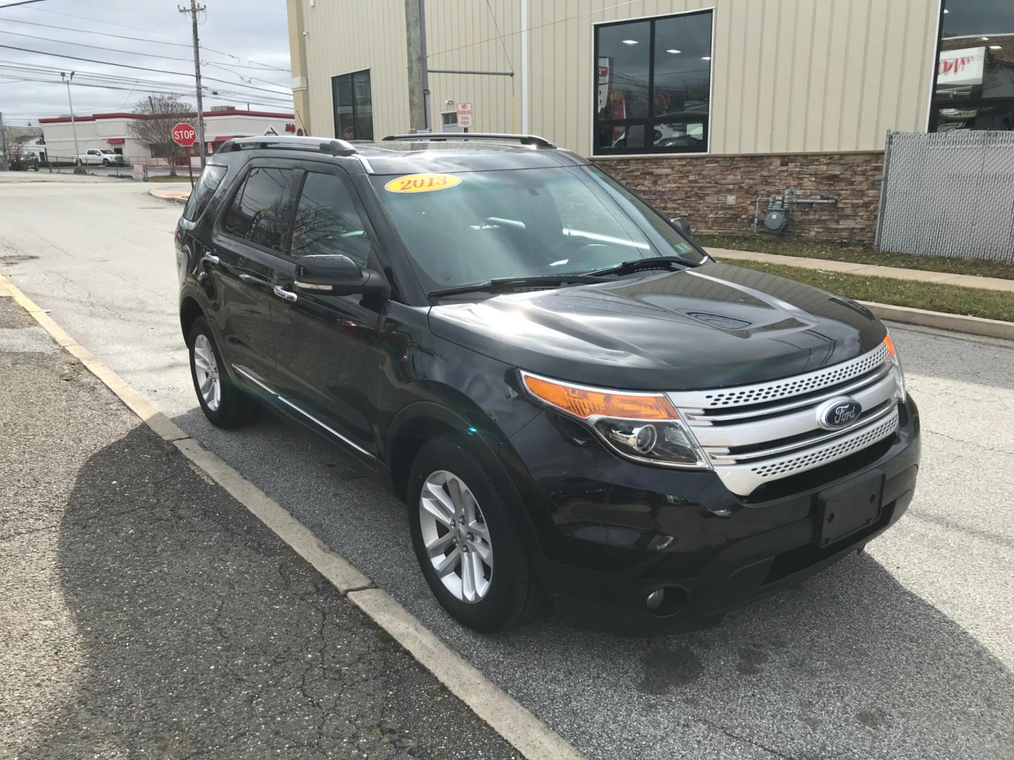 2013 Black /Black Ford Explorer XLT (1FM5K8D89DG) with an 3.5 V6 engine, Automatic transmission, located at 577 Chester Pike, Prospect Park, PA, 19076, (610) 237-1015, 39.886154, -75.302338 - Photo#3